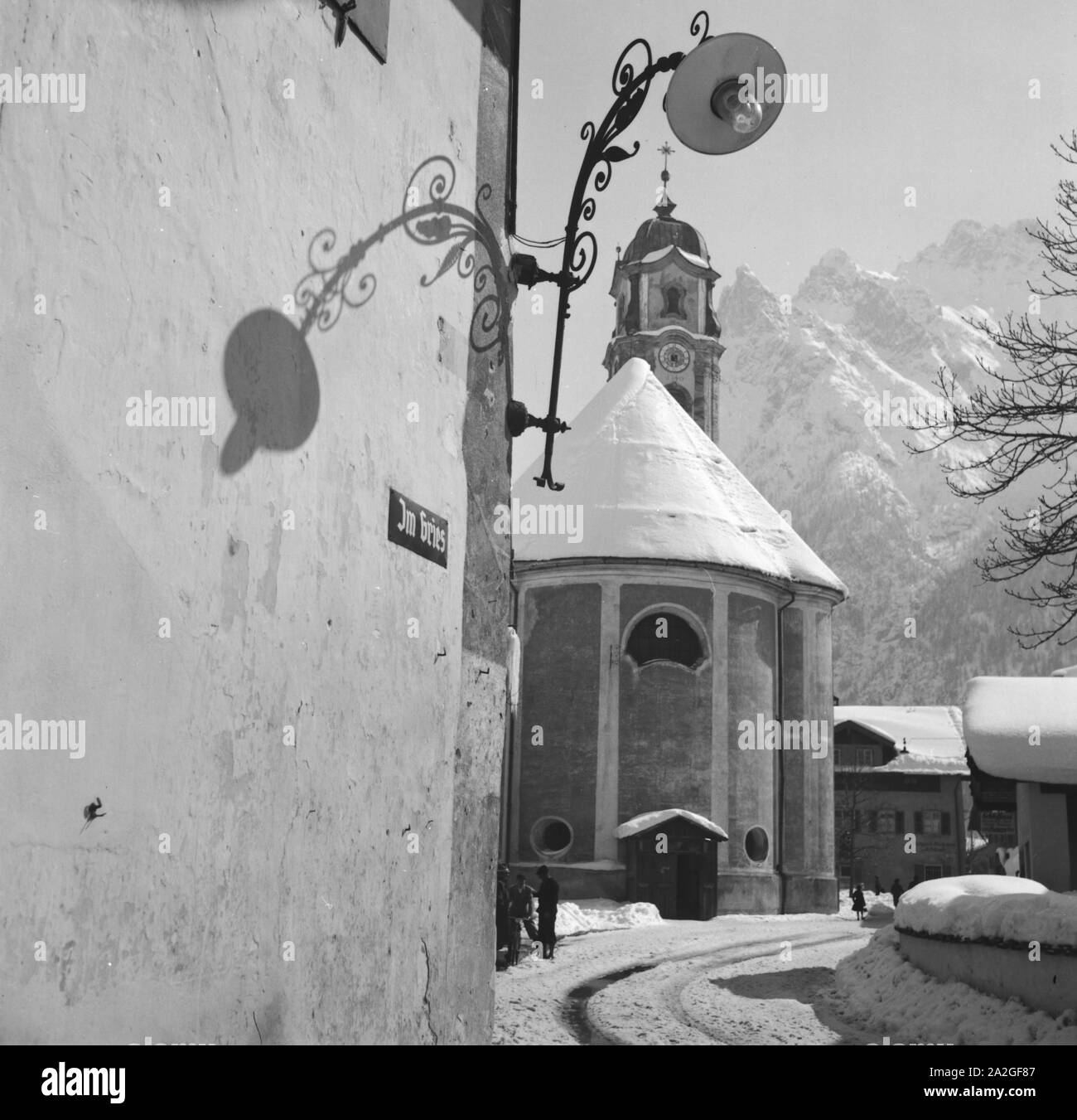 Im Winterurlaub im Arlberger Land, …sterreich 1930er Jahre. Winter vacation at the Arlberg area, Austria 1930s. Stock Photo