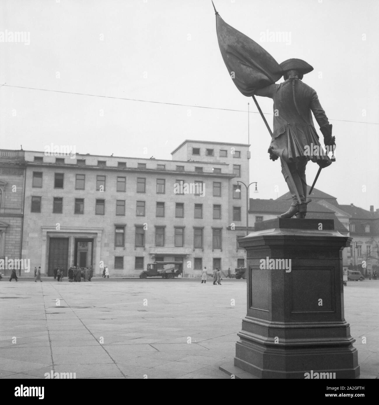 Statuein Berlin, Deutschland 1930er Jahre. Sculpture at Berlin, Germany 1930s. Stock Photo