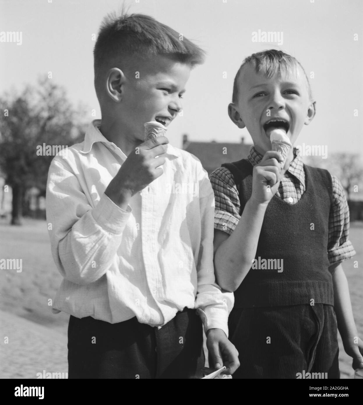 Ice creams cones Black and White Stock Photos & Images Alamy
