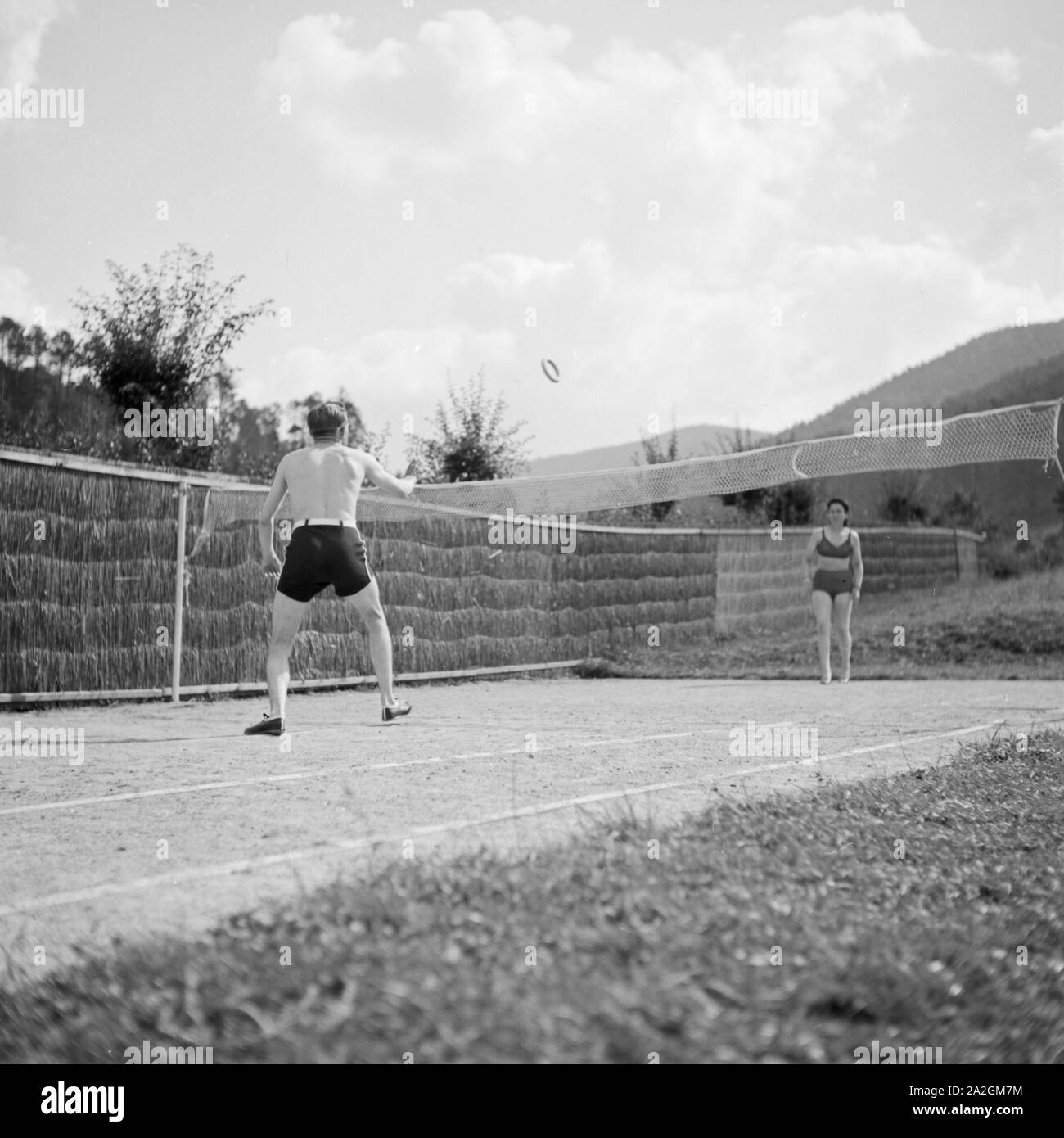 Auf dem Sportplatz, Deutschland 1930er Jahre. At the sporting ground, Germany 1930s. Stock Photo