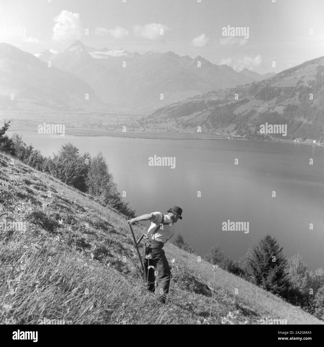 Senner bei Zell am See, Deutschland 1930er Jahre. Alpine herdsman at Zell, Germany 1930s. Stock Photo