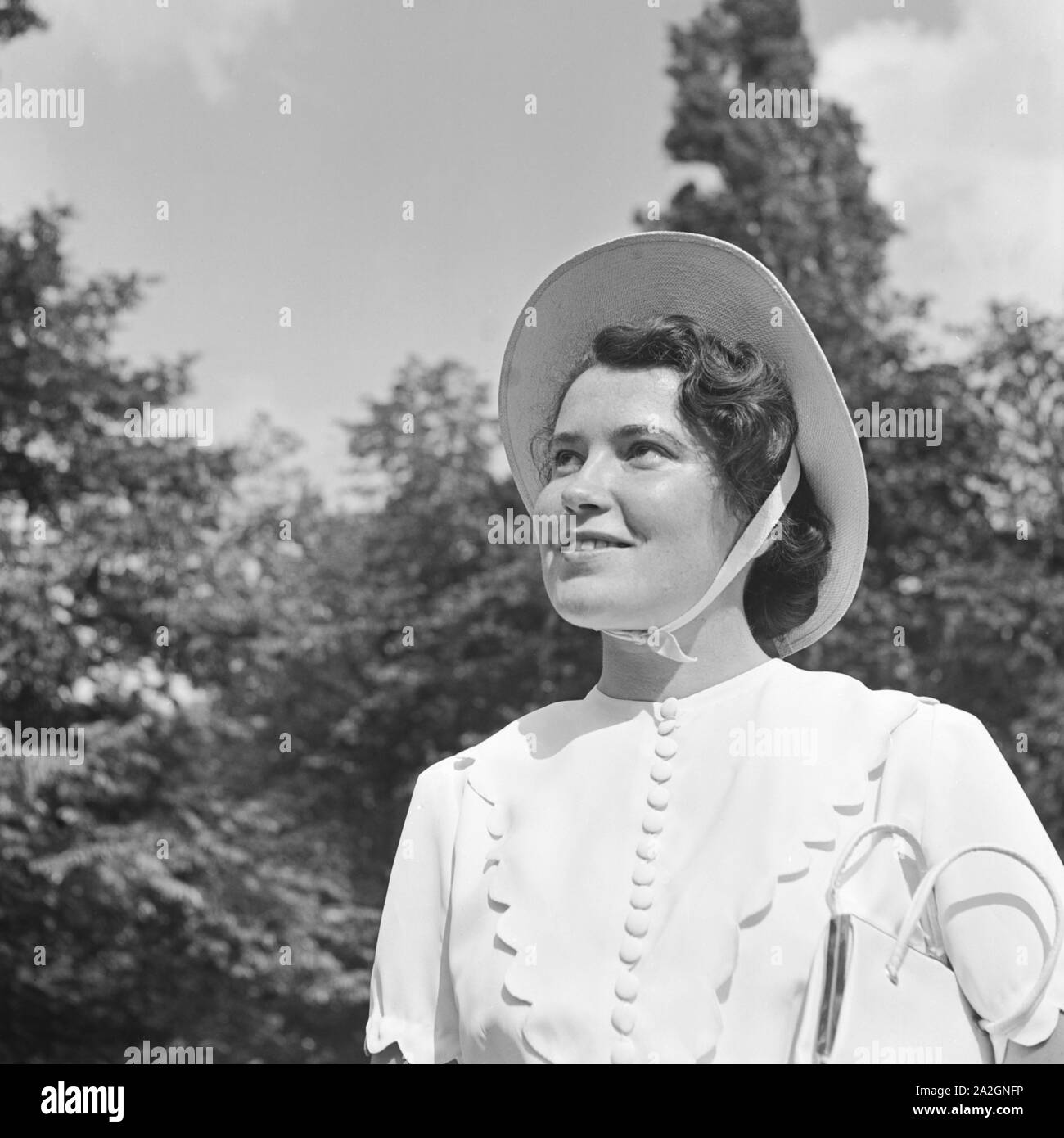 1930s portrait woman hi-res stock photography and images - Alamy