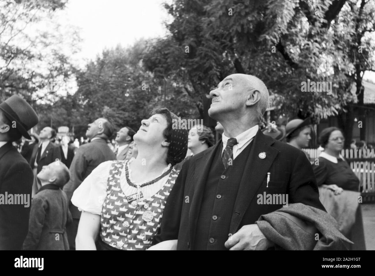 Ein Ausflug in den Wiener Vergnügungspark (Wiener Prater), Deutsches Reich 1930er Jahre. A trip to the amusement park of Vienna (Vienna´s Prater), Germany 1930s Stock Photo