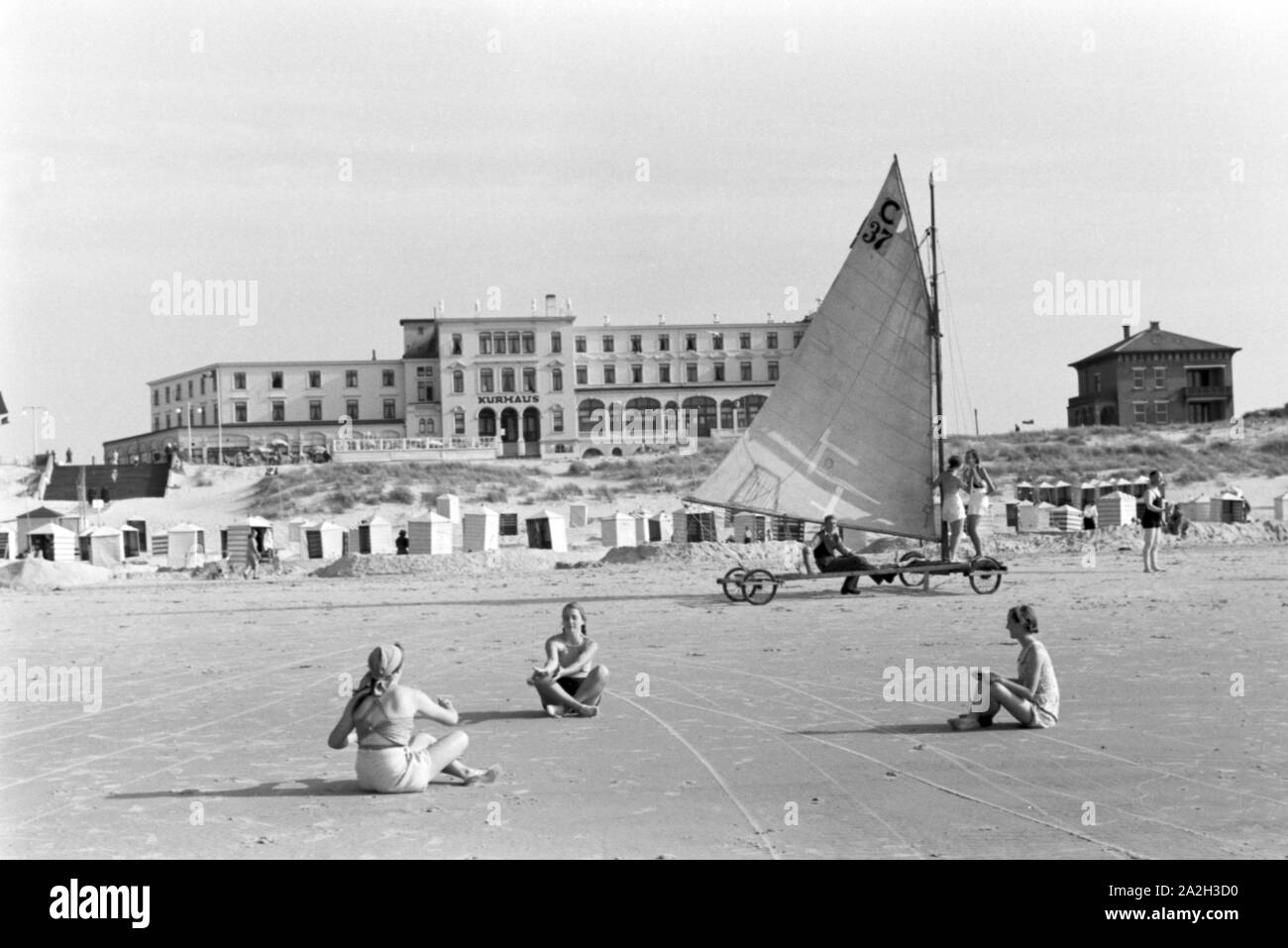 Sommerferien auf der Nordseeinsel Juist, Deutsches Reich 1930er Jahre. Summer holidays on the North Sea Island Juist, Germany 1930s. Stock Photo