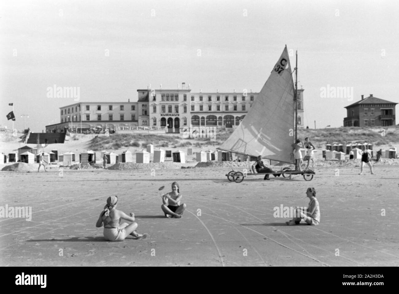 Sommerferien auf der Nordseeinsel Juist, Deutsches Reich 1930er Jahre. Summer holidays on the North Sea Island Juist, Germany 1930s. Stock Photo