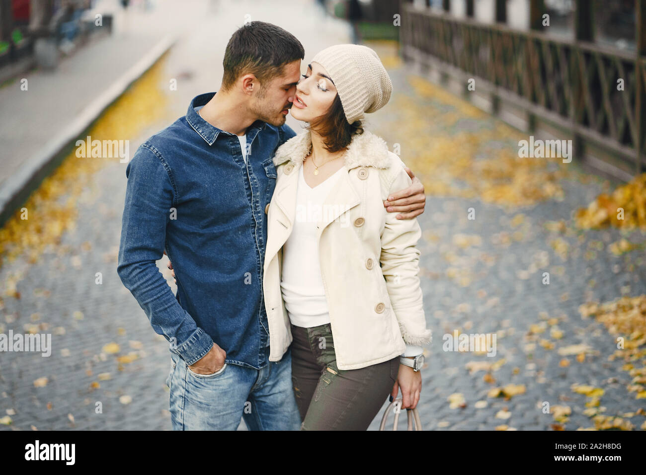 Guy girl kissing on city hi-res stock photography and images - Alamy