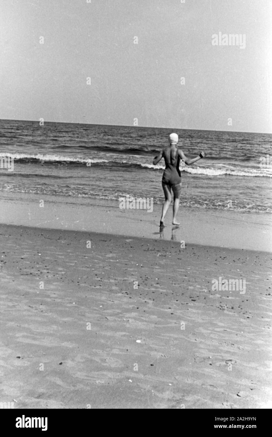 Urlaub an der Ostsee, Deutsches Reich 1930er Jahre. Holidays at the Baltic Sea, Germany 1930s. Stock Photo