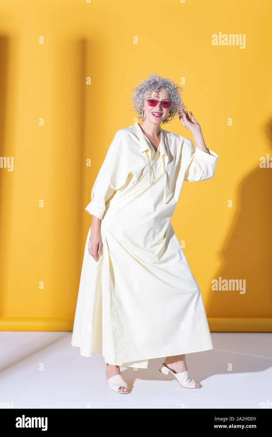 Stylish mature woman alone hi-res stock photography and images - Alamy