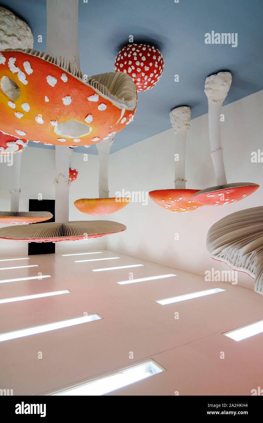 Upside Down Mushroom Room di Carsten Höller at Fondazione Prada Milano,  Italy Stock Photo - Alamy