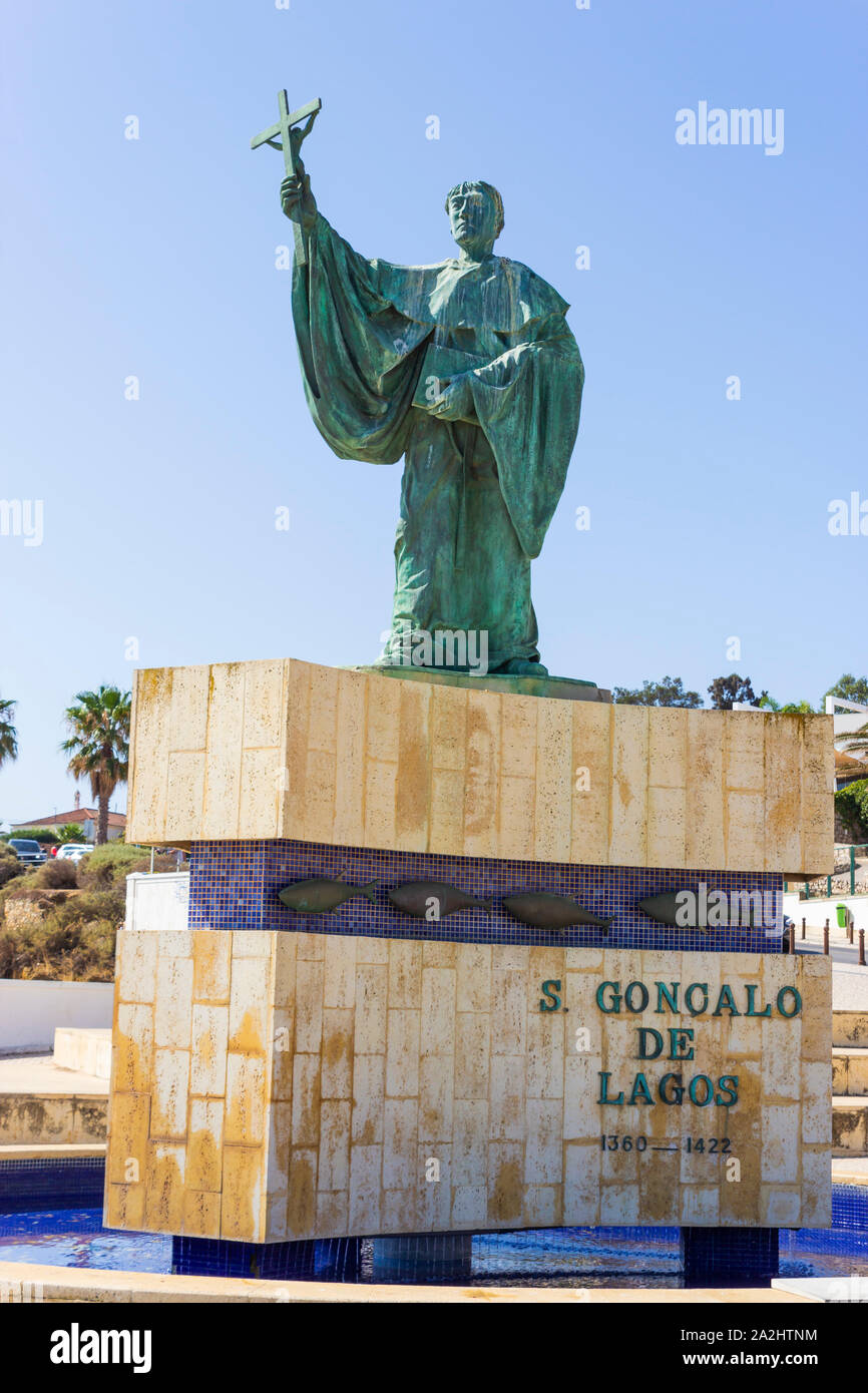 Lagos, Algarve, Portugal. Statue of Sao Gonçalo de Lagos, ? - 1422. Overlooking Praia da Batata, or Potato Beach and venerated by the fishermen of Lag Stock Photo