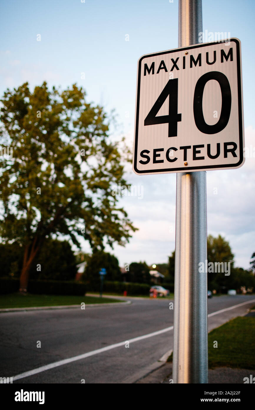Montreal maximum speed traffic light Stock Photo Alamy
