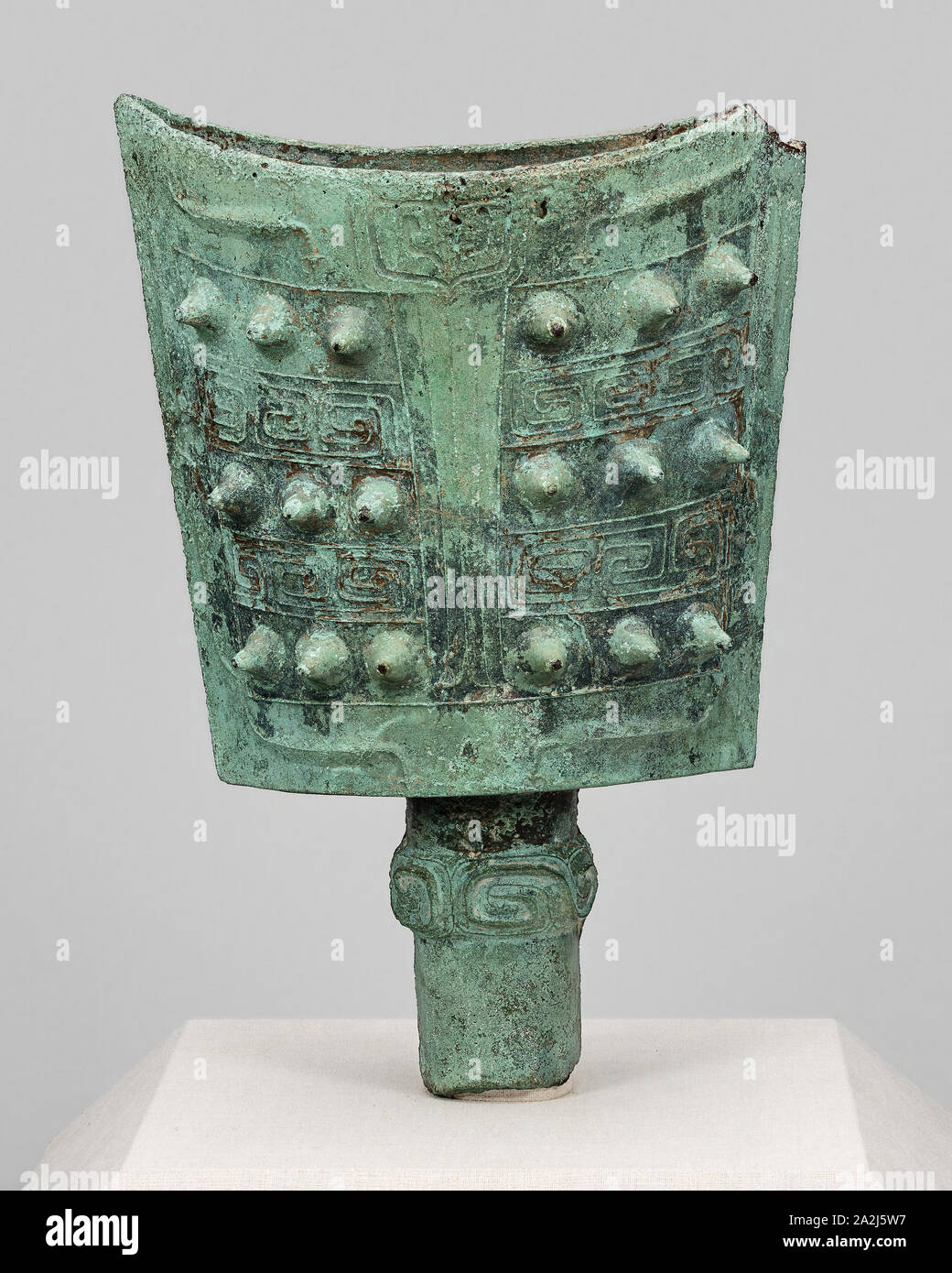 Bell (nao), Western Zhou dynasty (1046–771 B.C.), China, probably Hunan province, China, Bronze, H. 41.7 cm (16 1/2 in.), diam. 28.9 cm (11 3/8 in Stock Photo