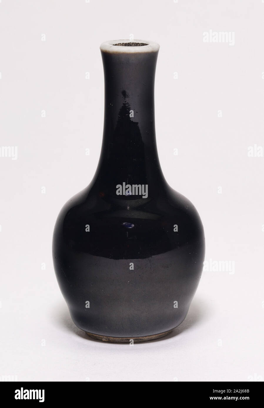 Miniature Bottle-Shaped Vase, Qing dynasty (1644–1911) or later, China, Porcelain with mirror black glaze, H. 7.9 cm (3 1/8 in.), diam. 4.1 cm (1 5/8 in Stock Photo