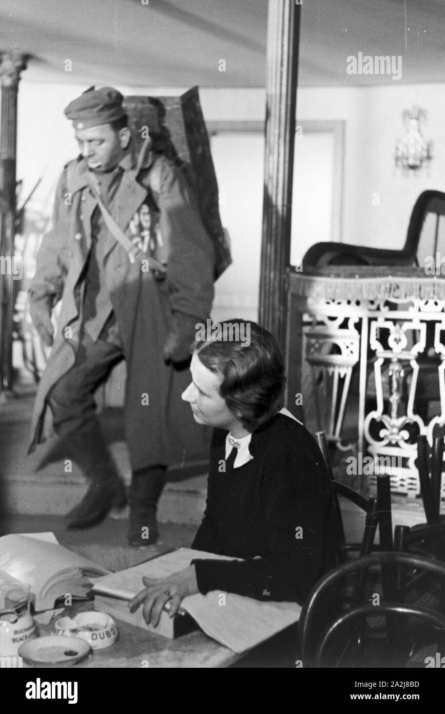 Eine Reportage über den Beruf eines Sciptgirls, Deutsches Reich 1930er ...