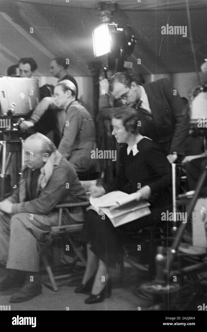 Eine Reportage über den Beruf eines Sciptgirls, Deutsches Reich 1930er ...