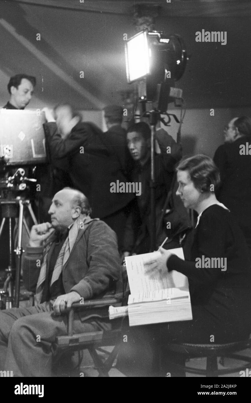 Eine Reportage über den Beruf eines Sciptgirls, Deutsches Reich 1930er ...