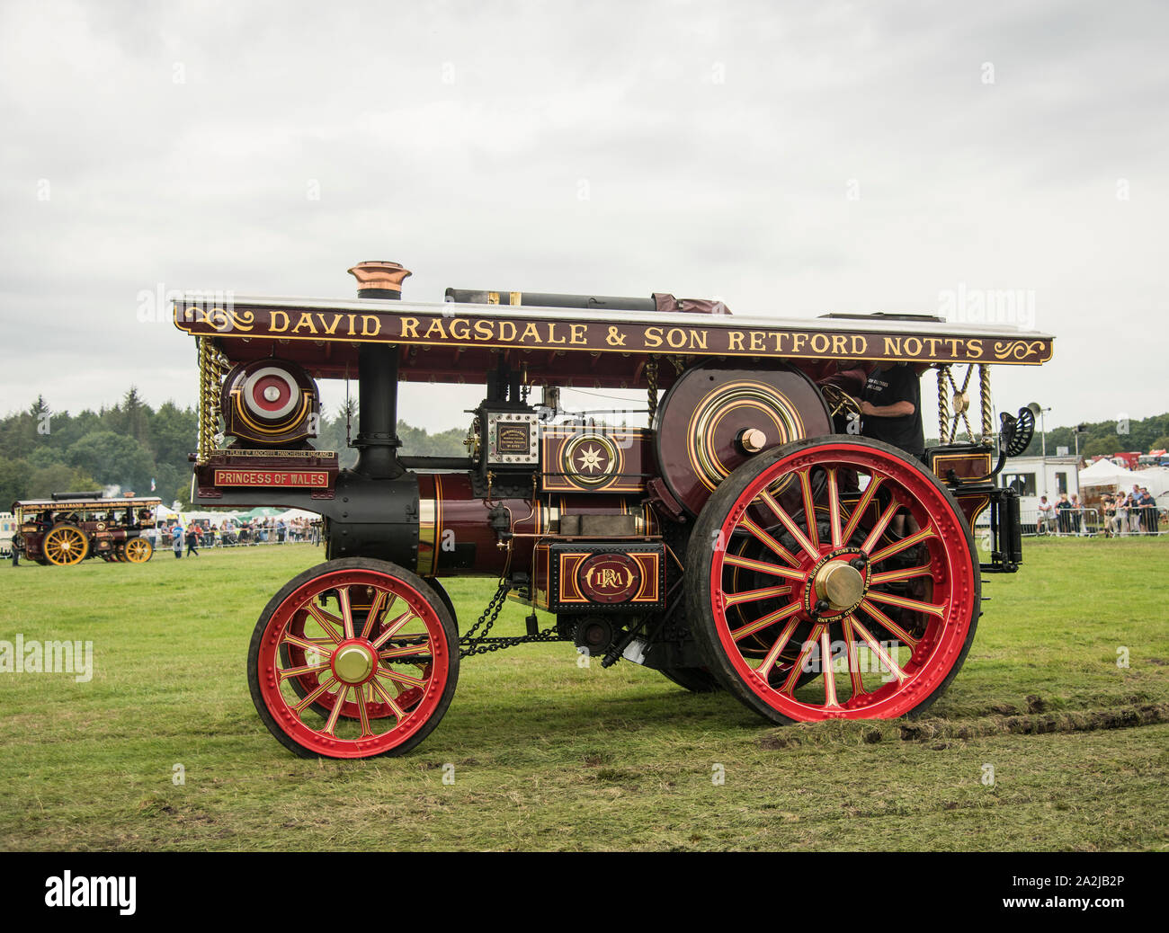 vintage-steam-engine-at-a-derbyshire-country-fair-derbyshire-england-uk