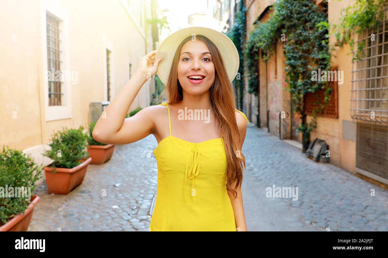 Beautiful italian woman in rome hi-res stock photography and images - Alamy