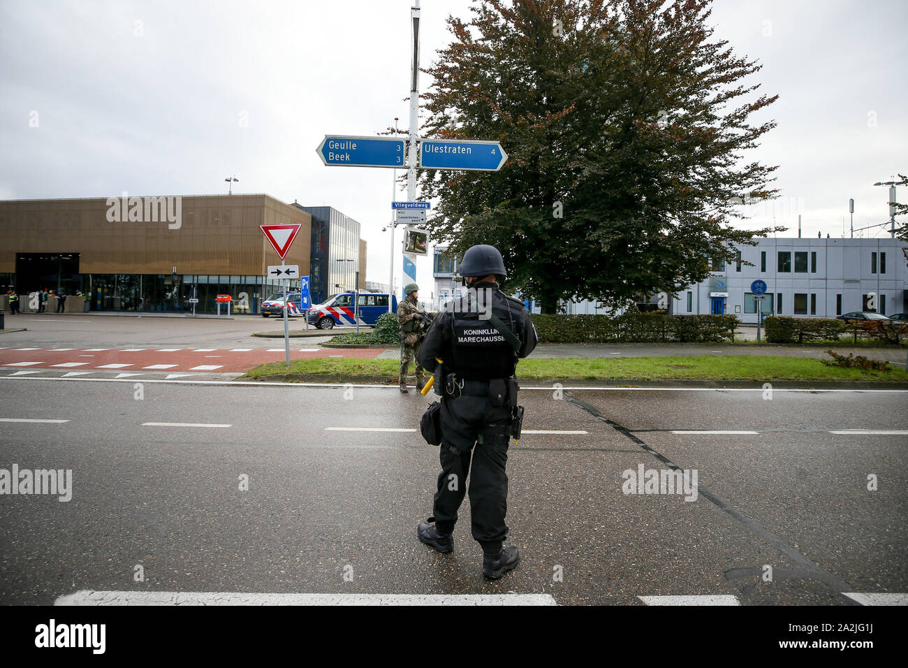 Maastricht, Netherlands. 03rd Oct, 2019. MAASTRICHT, Aachen Airport, 03-10-2019, terrorisme-oefening op Maastricht Aachen Aiport. rifle Credit: Pro Shots/Alamy Live News Stock Photo