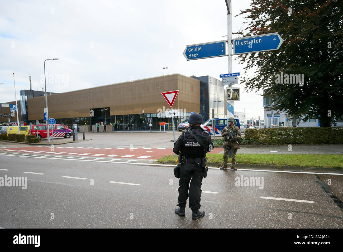 Maastricht, Netherlands. 03rd Oct, 2019. MAASTRICHT, Aachen Airport, 03-10-2019, terrorisme-oefening op Maastricht Aachen Aiport rifle. Credit: Pro Shots/Alamy Live News Stock Photo