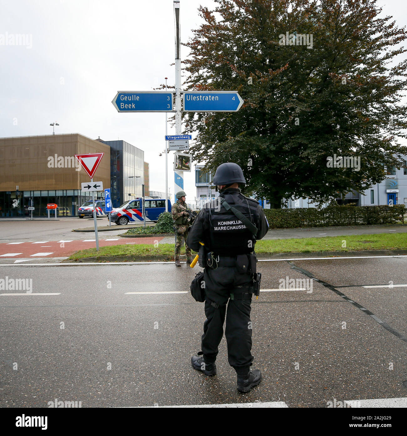 Maastricht, Netherlands. 03rd Oct, 2019. MAASTRICHT, Aachen Airport, 03-10-2019, terrorisme-oefening op Maastricht Aachen Aiport.rifle Credit: Pro Shots/Alamy Live News Stock Photo