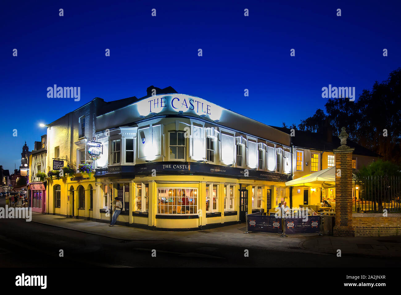 A historic Essex town, Britain's first city and former capital of Roman Britain. The Castle Pub at night Stock Photo