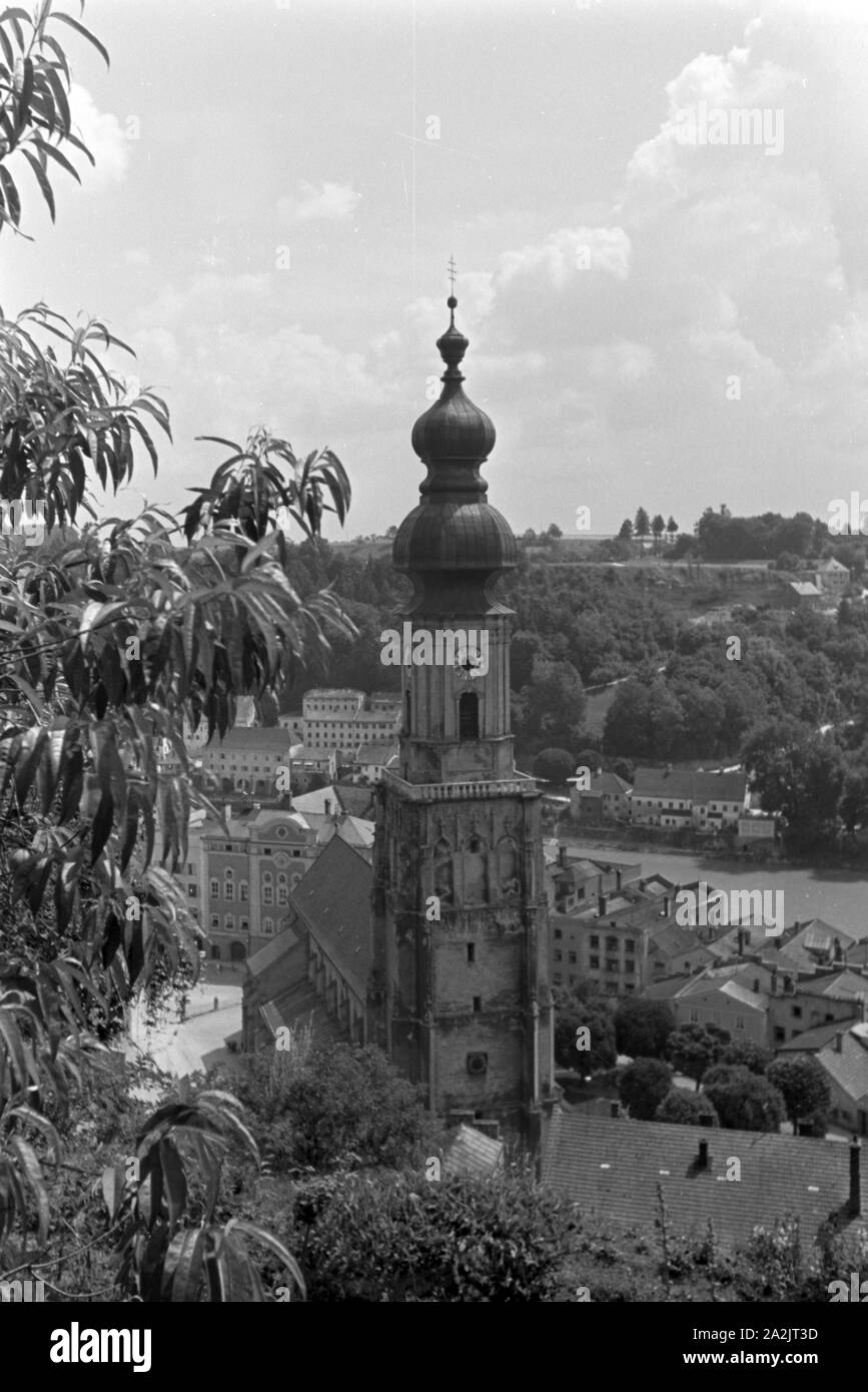 Die Kirche St. Jakob in Burghausen in Bayern, Deutschland 1930er Jahre. St. Jacob's church at Burghausen in Bavaria, Germany 1930s. Stock Photo