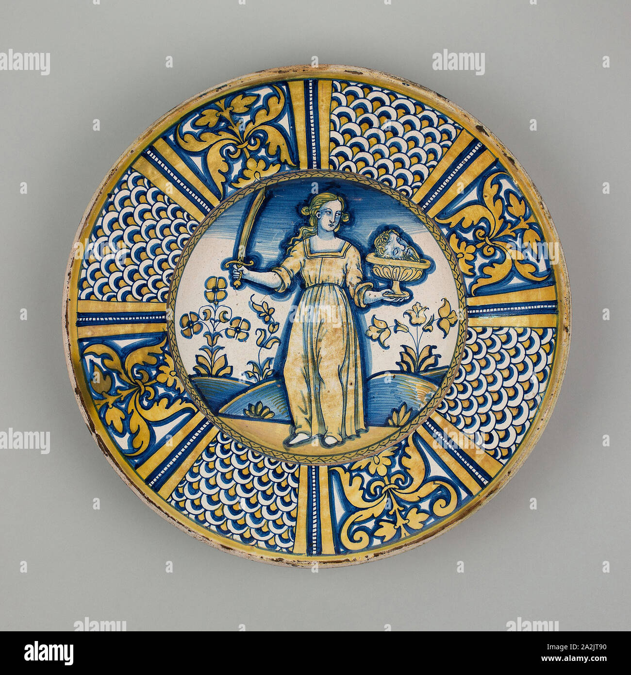 Display Plate with Judith Holding the Head of Holofernes, 1500/1530, Italian, Deruta, Deruta, Tin-glazed earthenware with copper luster (maiolica), Diameter: 38.7 cm (15 1/4 in.), H: 8.3 cm (3 1/4 in Stock Photo