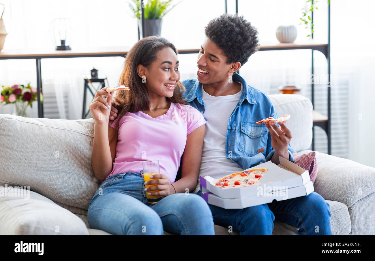 Eating in front of tv hires stock photography and images Alamy