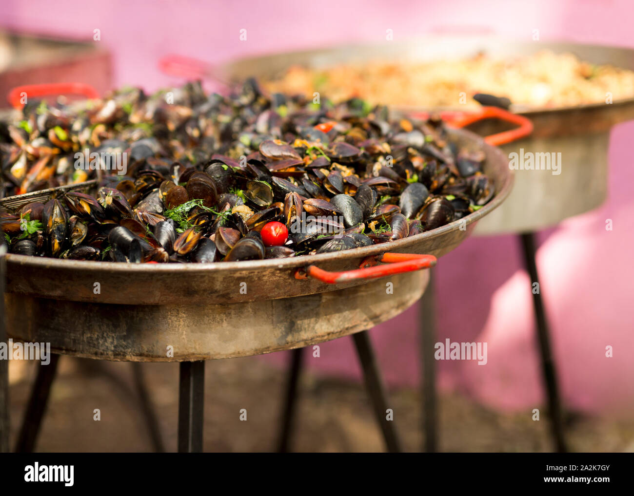 Mussel party hi-res stock photography and images - Alamy