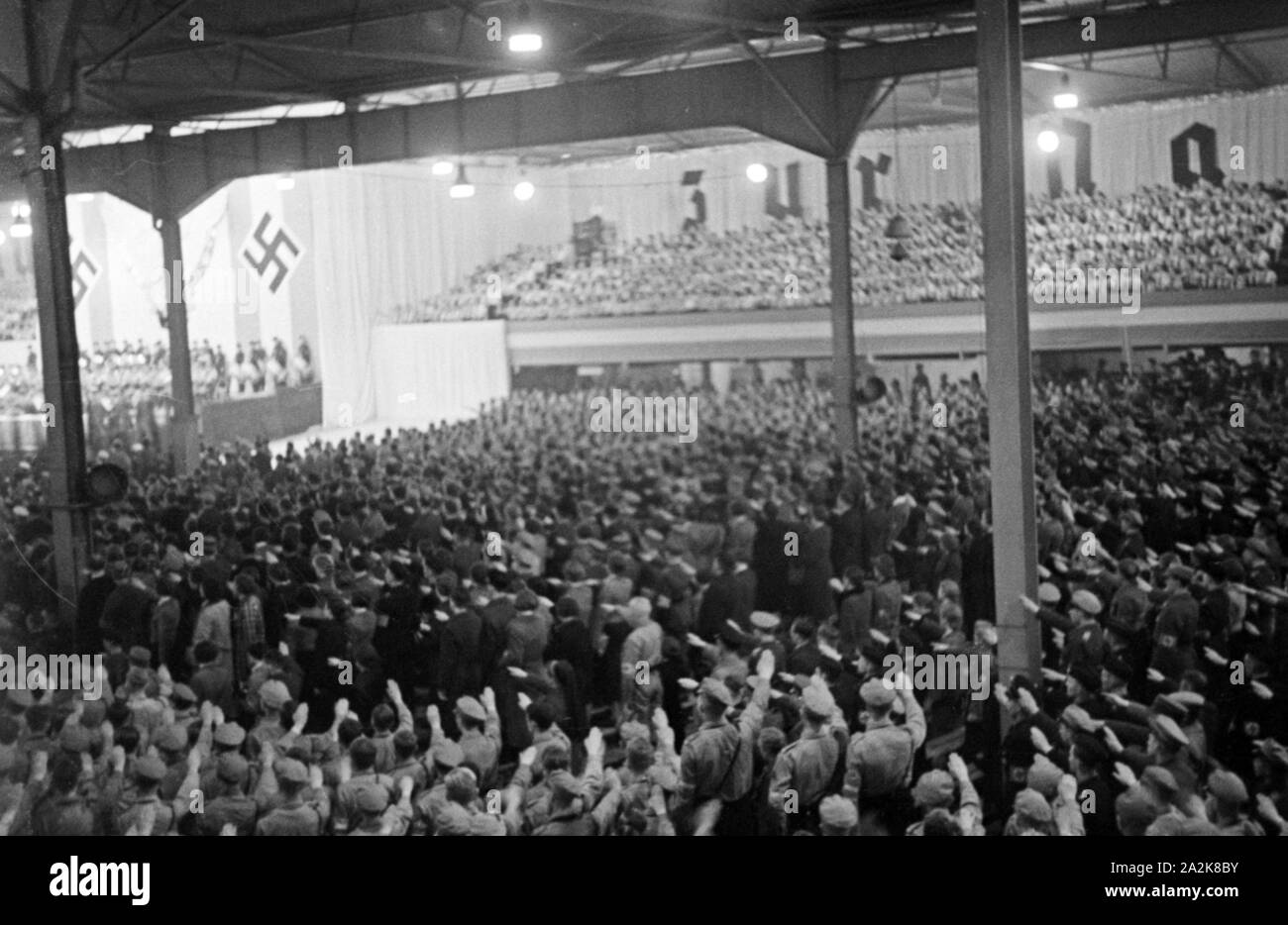 Parteiveranstaltung der NSDAP für den HJ Reichssieger 1936, Deutschland 1930er Jahre. Nazi party event for the Hitler youth Reichssieger competition 1936, Germany 1930s. Stock Photo