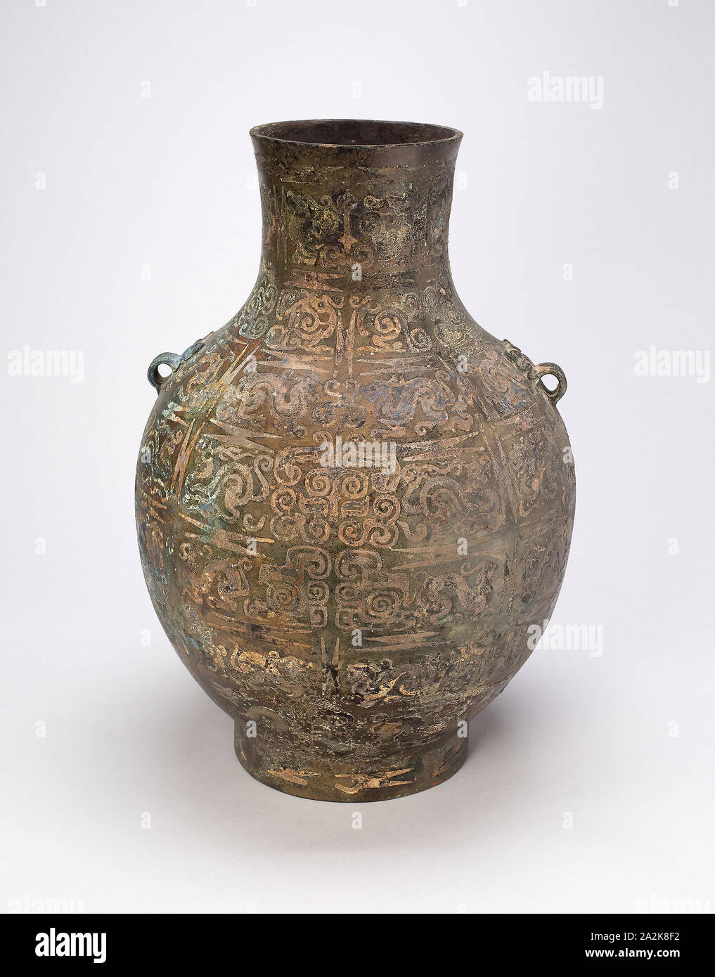 Wine Jar (Hu), Eastern Zhou dynasty, Warring States period (480–221 B.C.), c. 3rd century B.C., China, Bronze Stock Photo