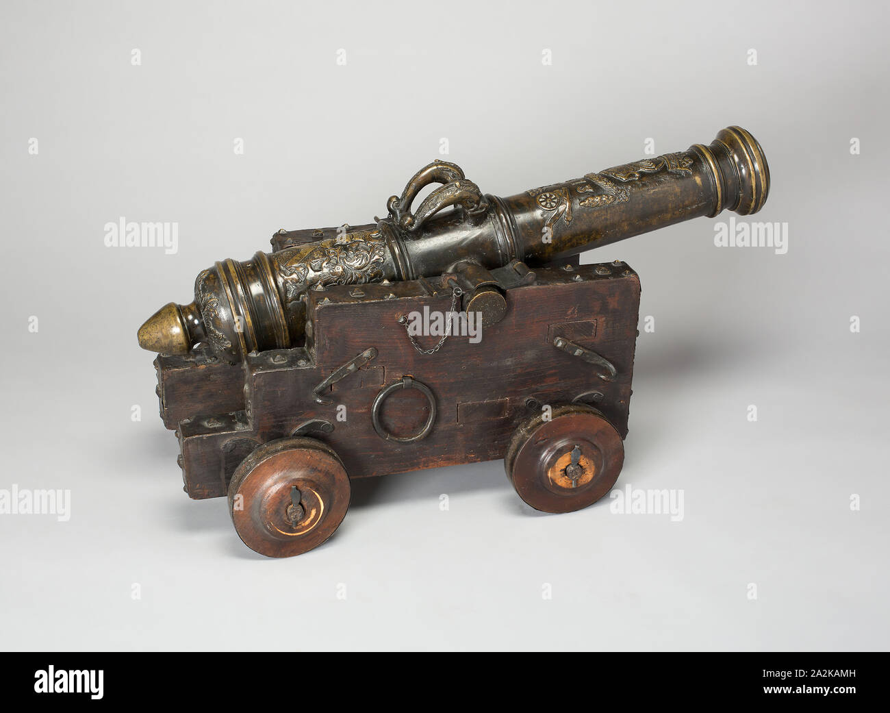 Naval Gun with Carriage, 1673, European, Europe, Bronze, Length overall of cannon: 37 in. (94 cm Stock Photo