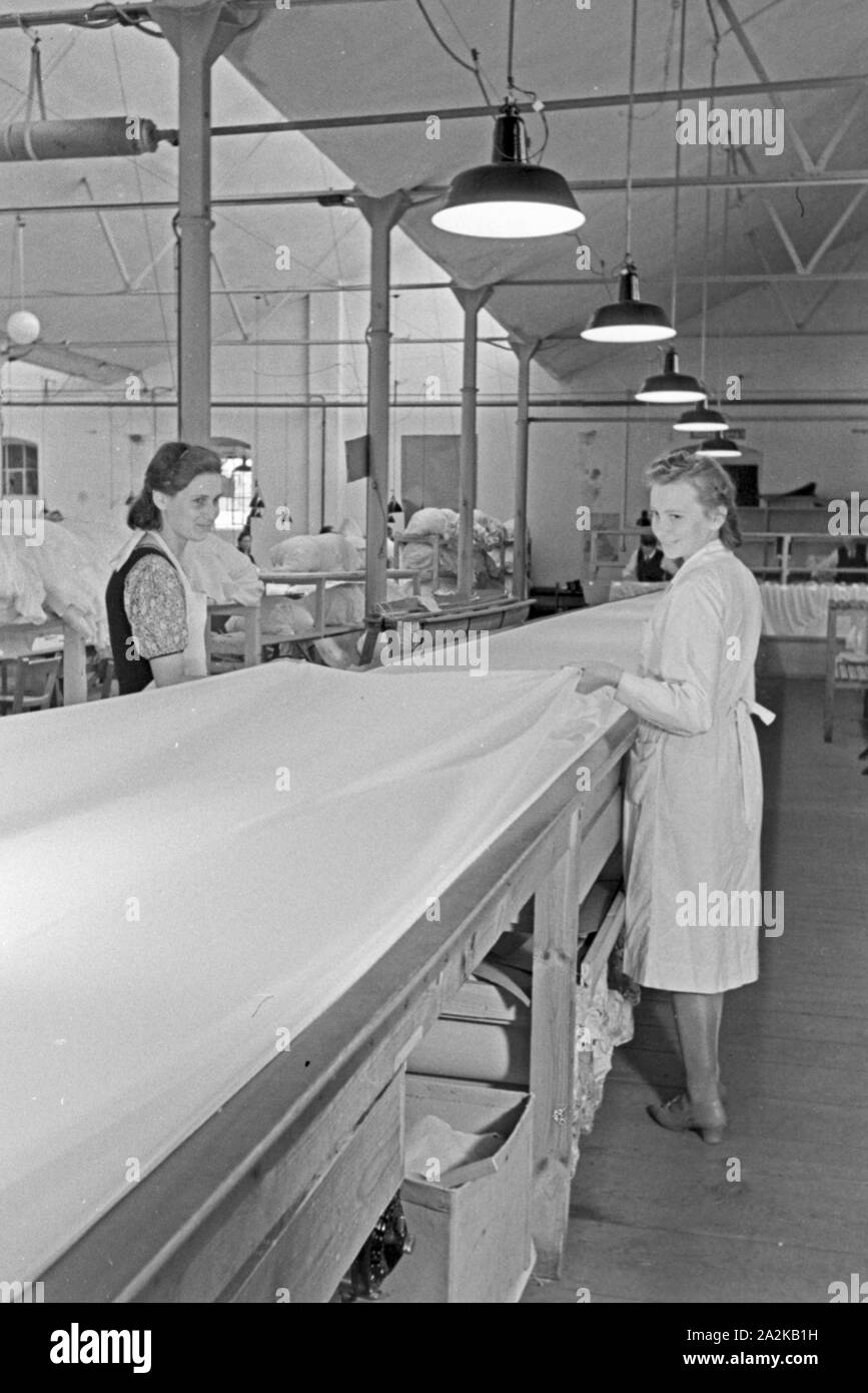 1940's female factory workers hires stock photography and images Alamy