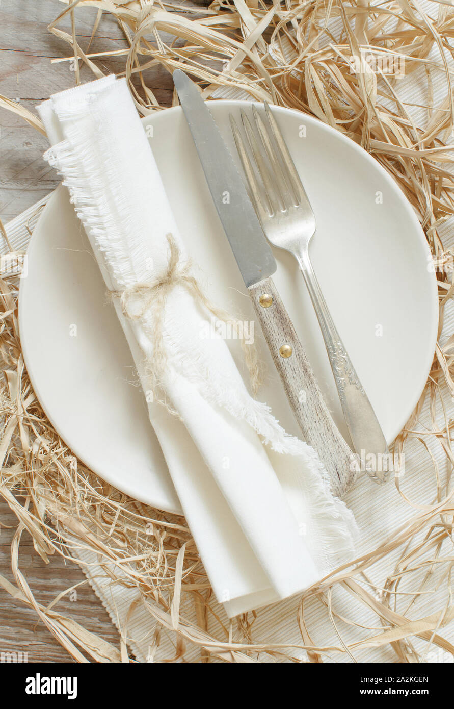 Raffe Table Raffia table hi-res stock photography and images - Alamy