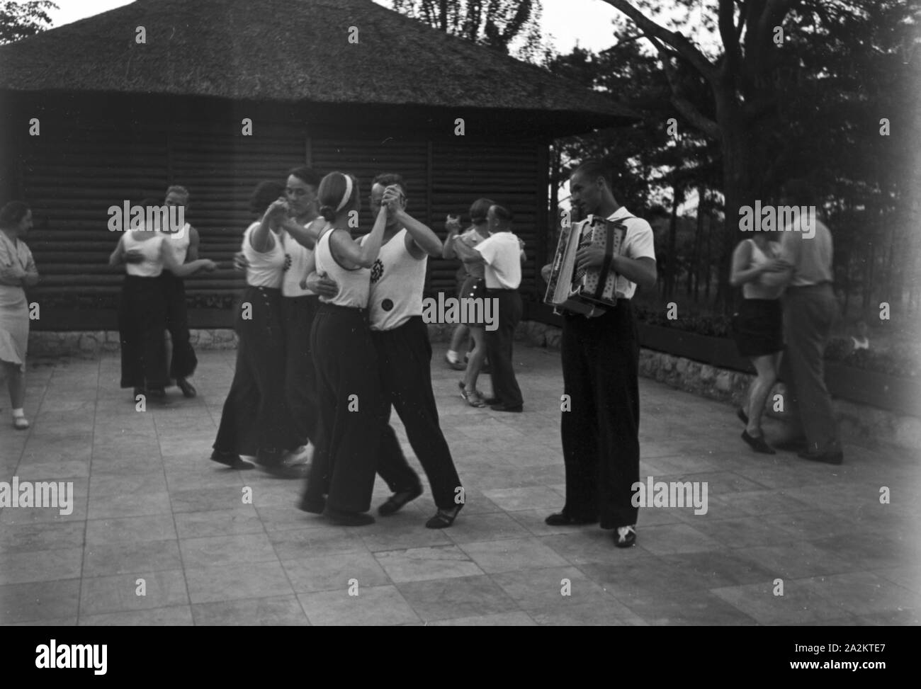 1930s people dancing hi-res stock photography and images - Alamy