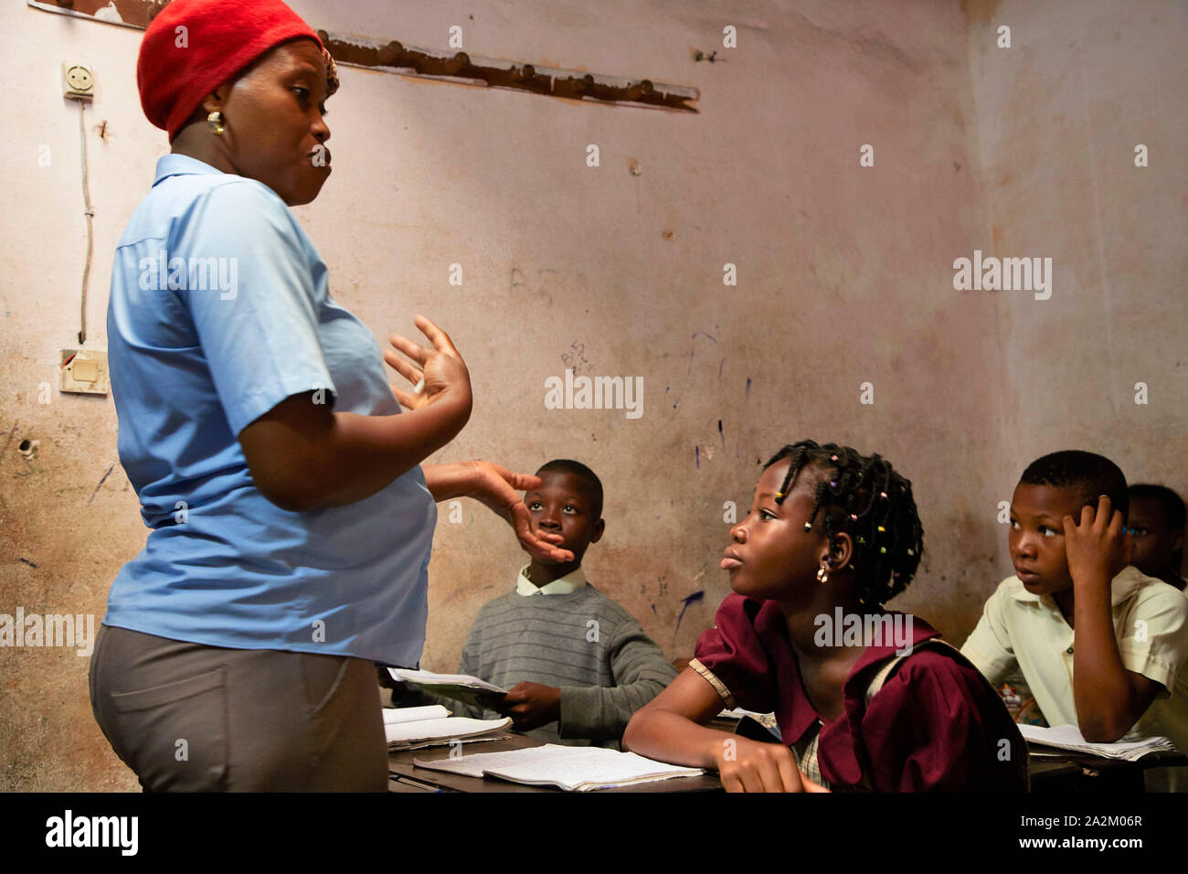 Benin Cotonou Royal stars international grammar school primary privat school children in the class with their teacher  27-6-2018 foto Jaco Klamer Stock Photo