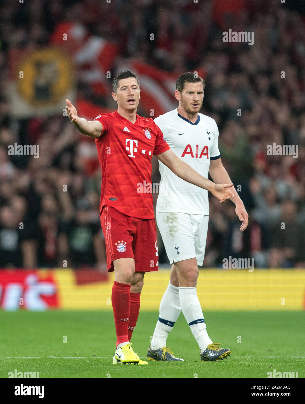 Robert Lewandowski of Bayern Munich & Jan Vertonghen of Spurs during the  UEFA Champions League group match between Tottenham Hotspur and Bayern  Munich Stock Photo - Alamy