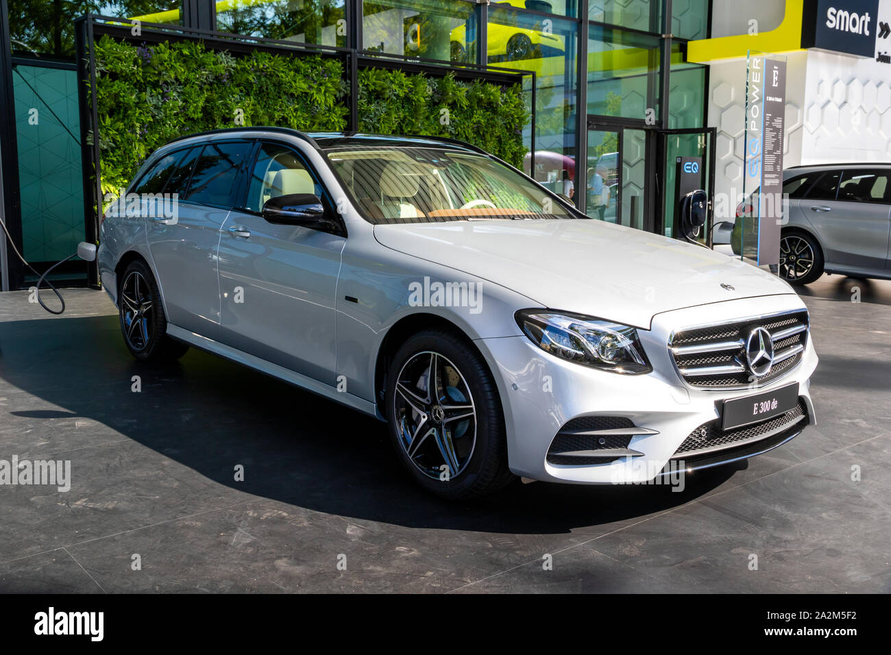 Mercedes lance sa nouvelle marque EQ