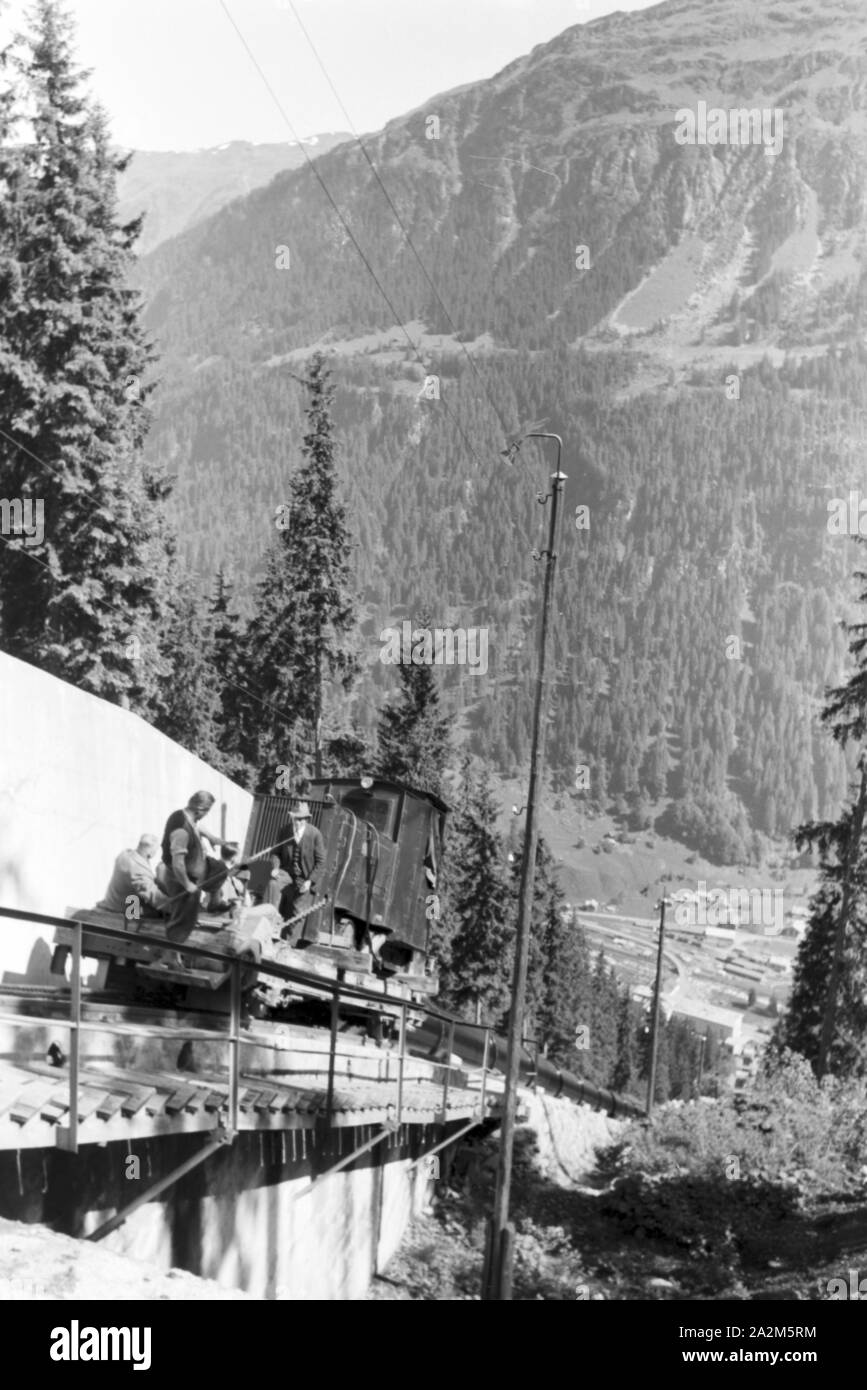 Ein Dorf entsteht am Piz Buin, Deutsches Reich 1930er Jahre. A village developing at the Piz Buin, Germany 1930s. Stock Photo