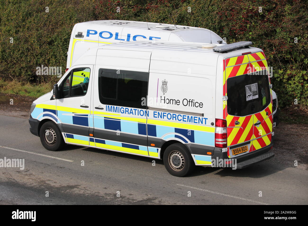 MIGRANTS ARRIVING AT A SOUTH COAST BEACH IN OCTOBER 2019 AND BEING DEALT WITH BY HOME OFFICE IMMIGRATION ENFORCEMENT AND EMERGENCY SERVICES Stock Photo