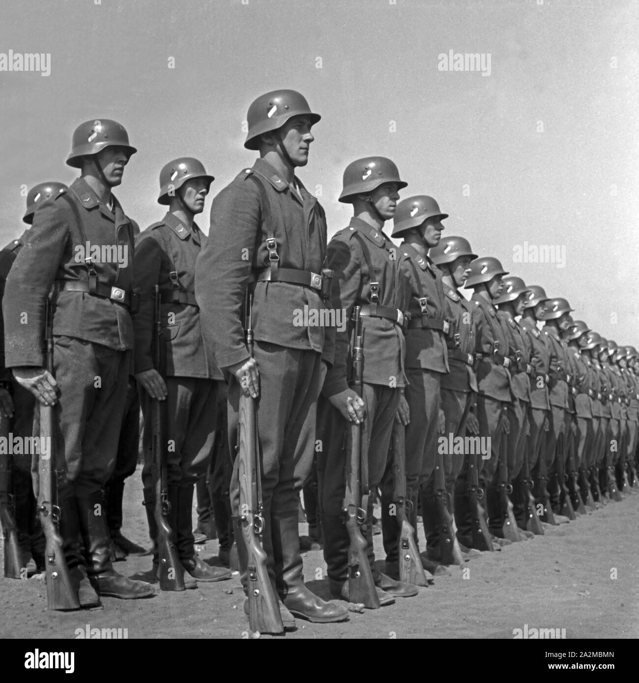 Kompanie einer Luftnachrichten Abteilung angetreten, Deutschland 1940. Company of a signal corps lined up, Germany 1940. Stock Photo