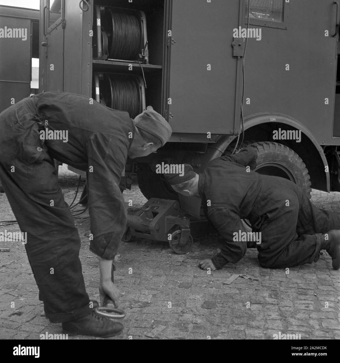 Signal corps unit hires stock photography and images Alamy