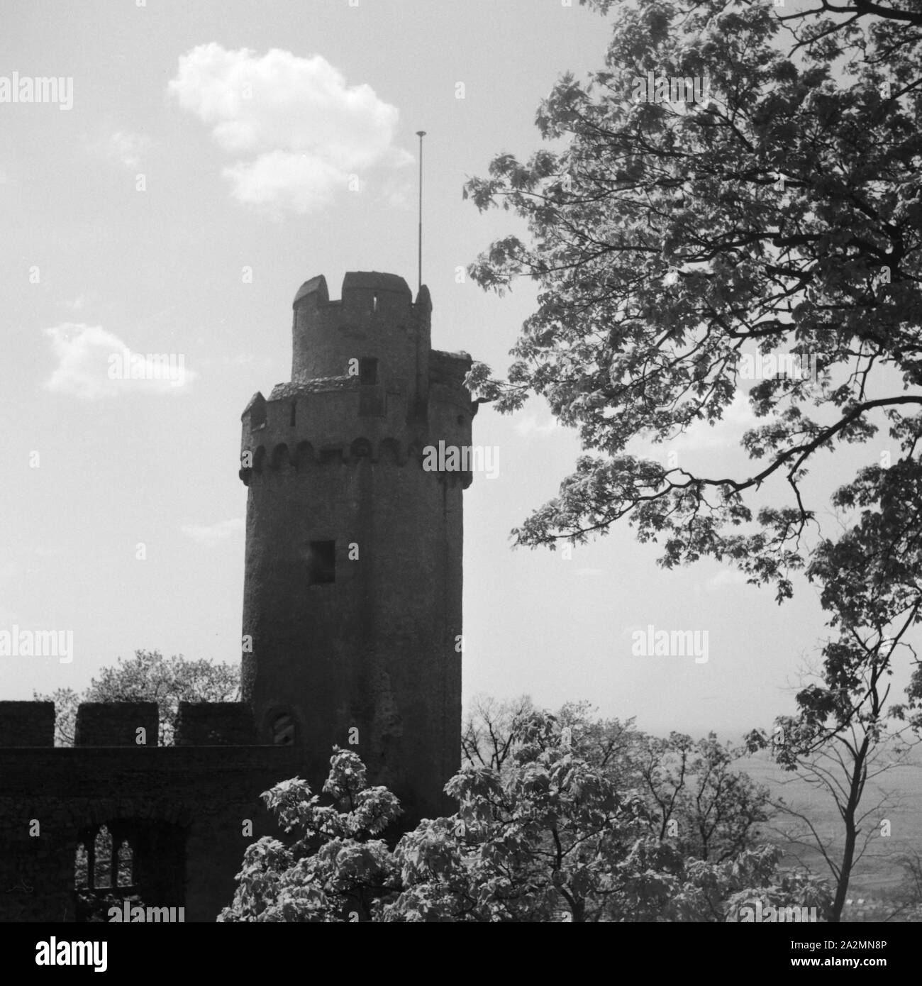 Turm am Auerbacher Schloss an der Bergstrasse in Südhessen, Deutschland 1930er Jahre. Tower at Auerbach castle in the Bergstrasse region in Hesse, Germany 1930s. Stock Photo