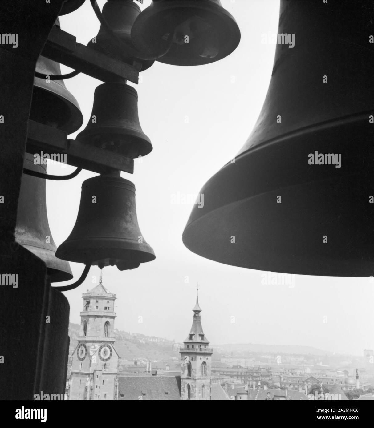 Glocken mit Blick auf die Stadt Baden Baden, Deutschland 1930er Jahre. Bells with view to the city of Baden Baden, Germany 1930s. Stock Photo