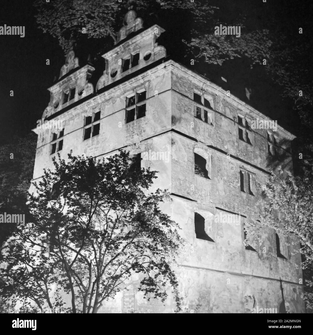Kloster Hirsau im Schwarzwald bei Nacht, Deutschland 1930er Jahre. Hirsau monastery at Black Forest by night, Germany 1930s. Stock Photo