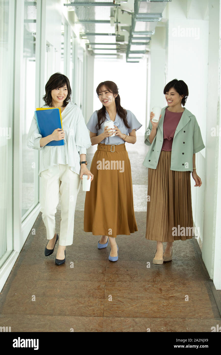 Women work japan office hi-res stock photography and images - Page 6 - Alamy