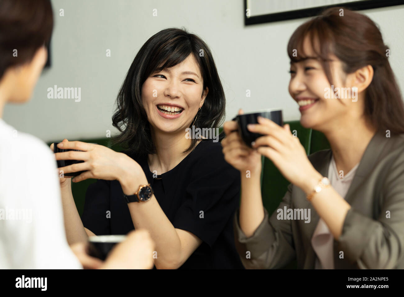 Japanese women at a cafe Stock Photo - Alamy