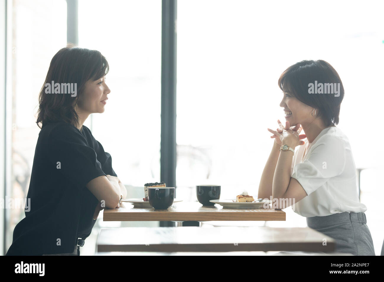 Japanese women at a cafe Stock Photo - Alamy