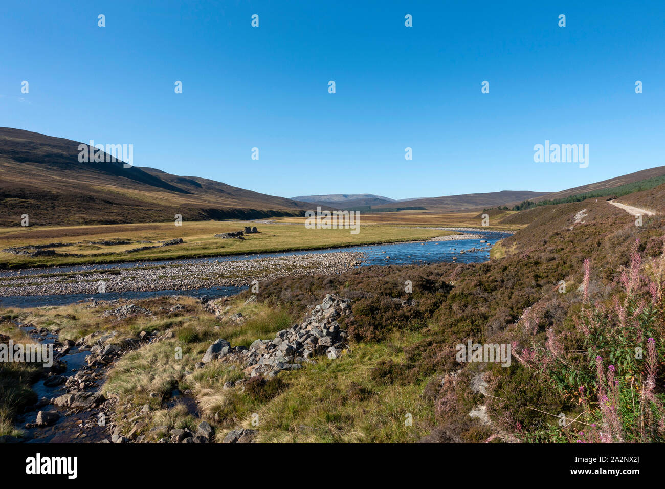 Route along to Lairig Ghru in the heart of the Cairngorms National Park Scotland that leads to Devils Point Braeriach Ben Macdui and Angels Peak Stock Photo